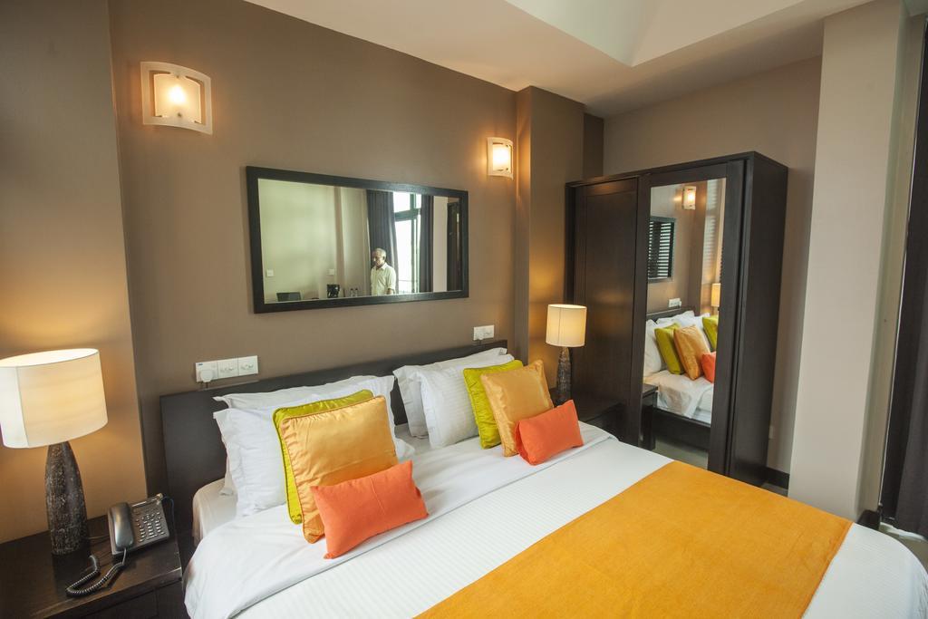 The Beehive Hotel Male Ngoại thất bức ảnh