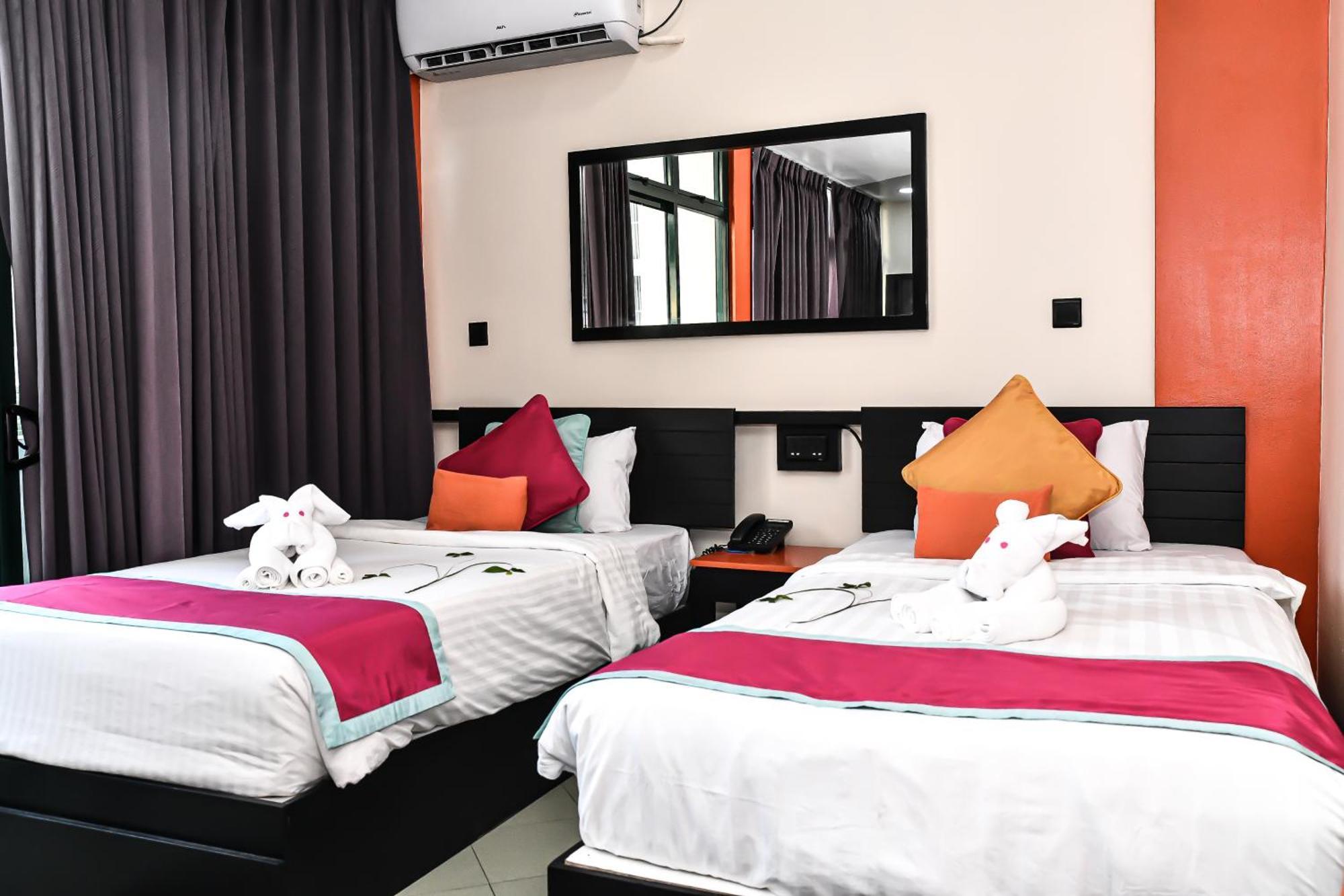 The Beehive Hotel Male Ngoại thất bức ảnh