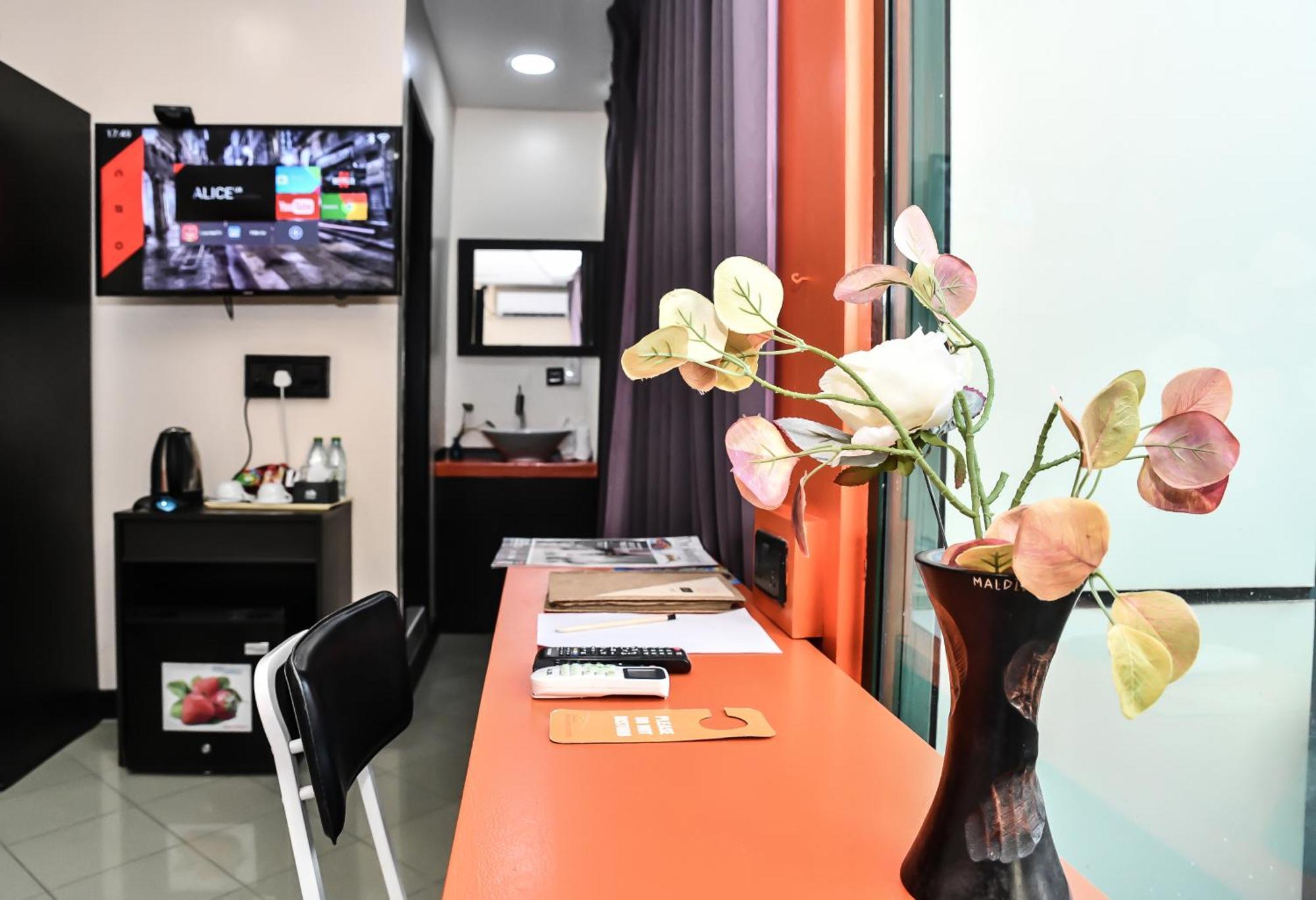 The Beehive Hotel Male Ngoại thất bức ảnh