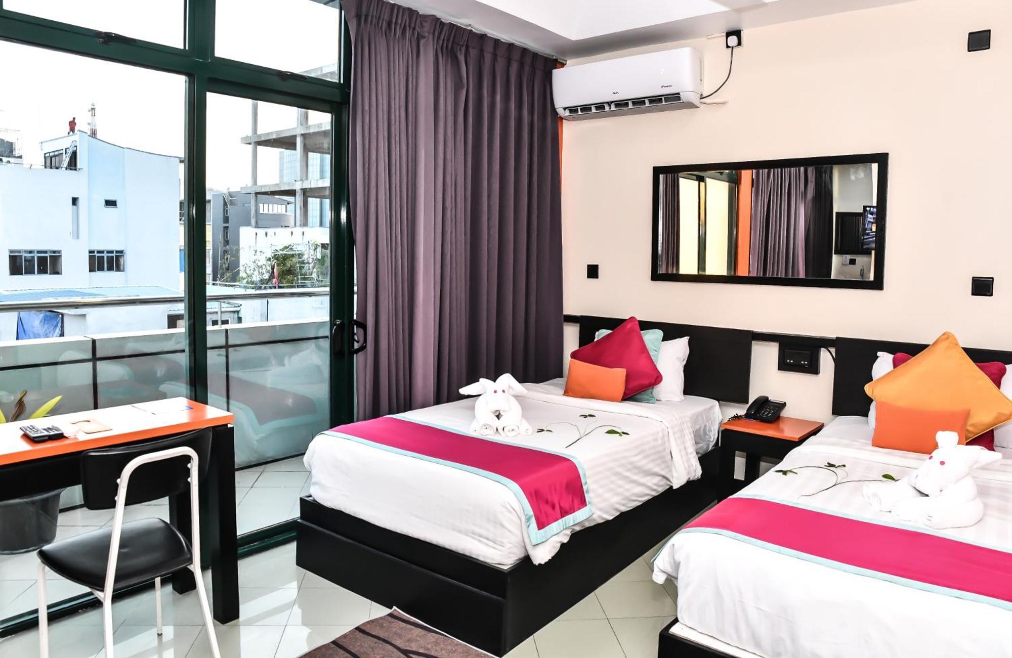 The Beehive Hotel Male Ngoại thất bức ảnh
