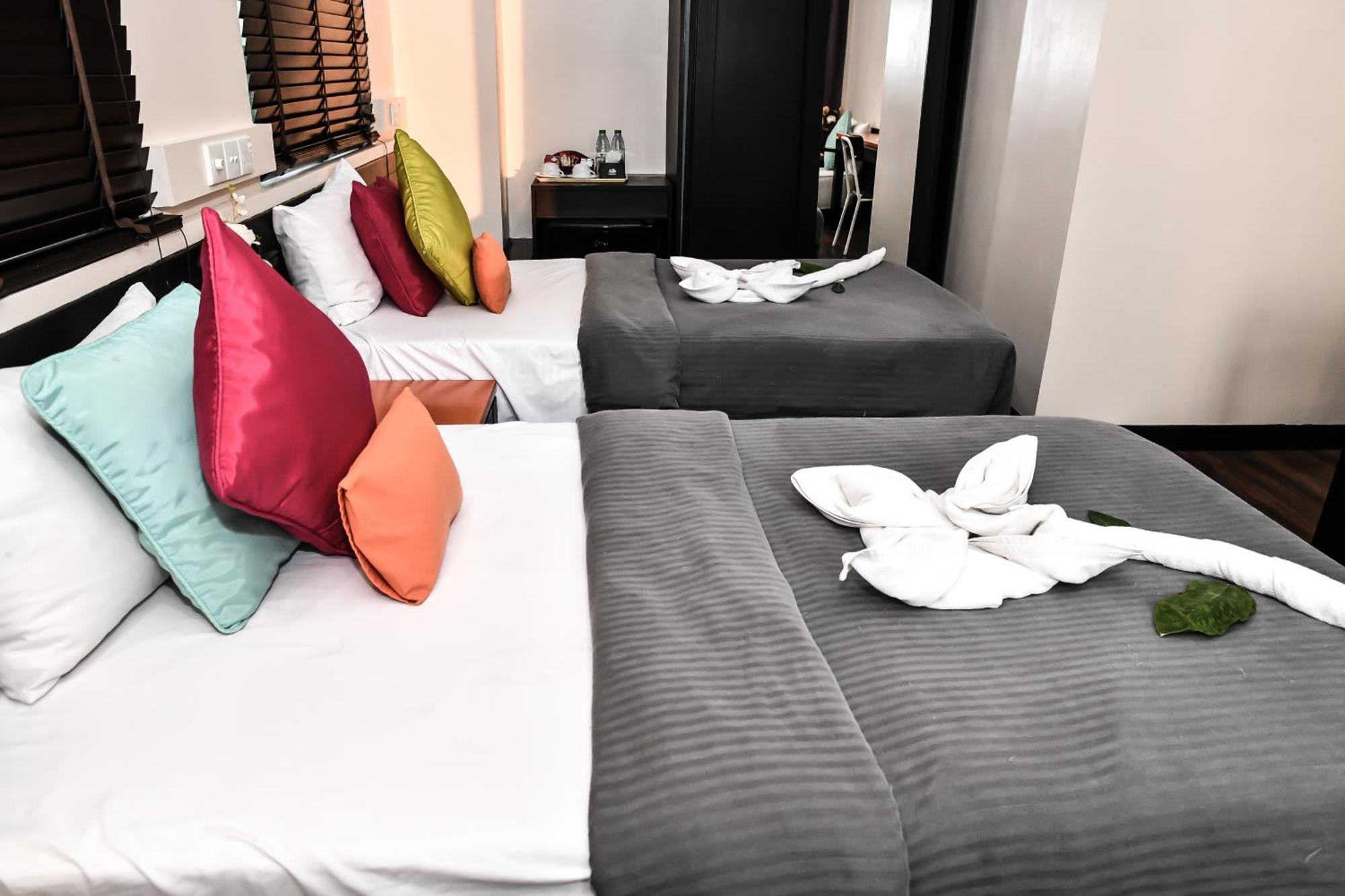The Beehive Hotel Male Ngoại thất bức ảnh