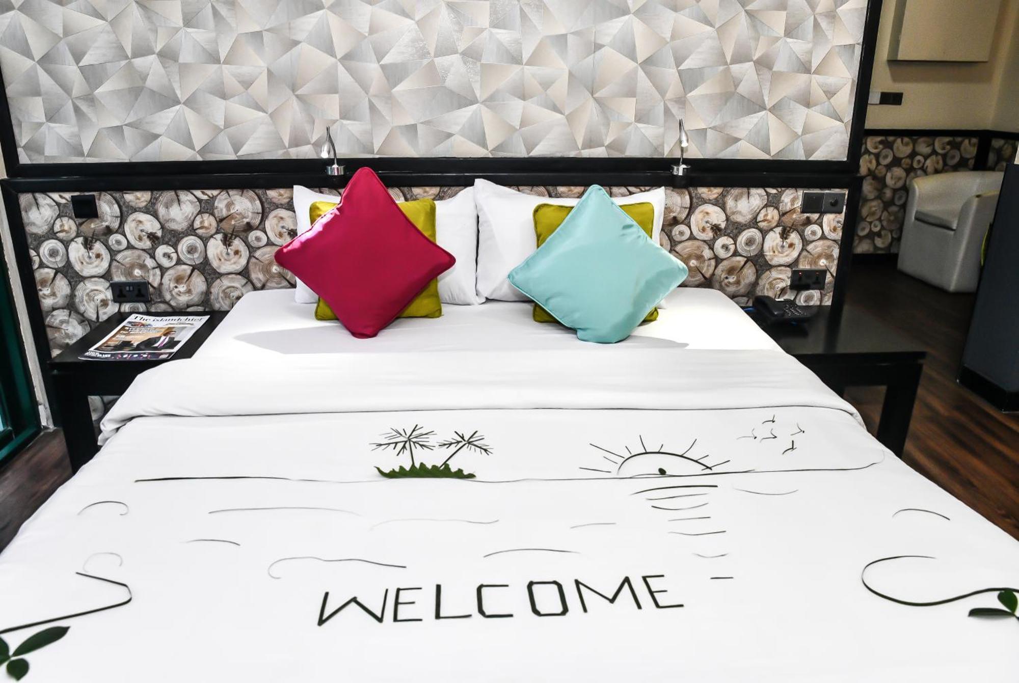 The Beehive Hotel Male Ngoại thất bức ảnh
