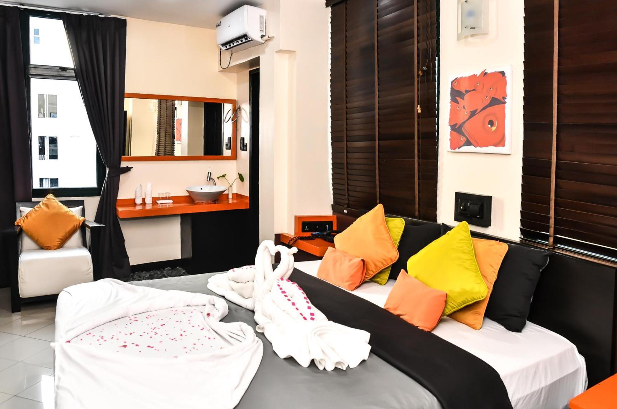 The Beehive Hotel Male Ngoại thất bức ảnh
