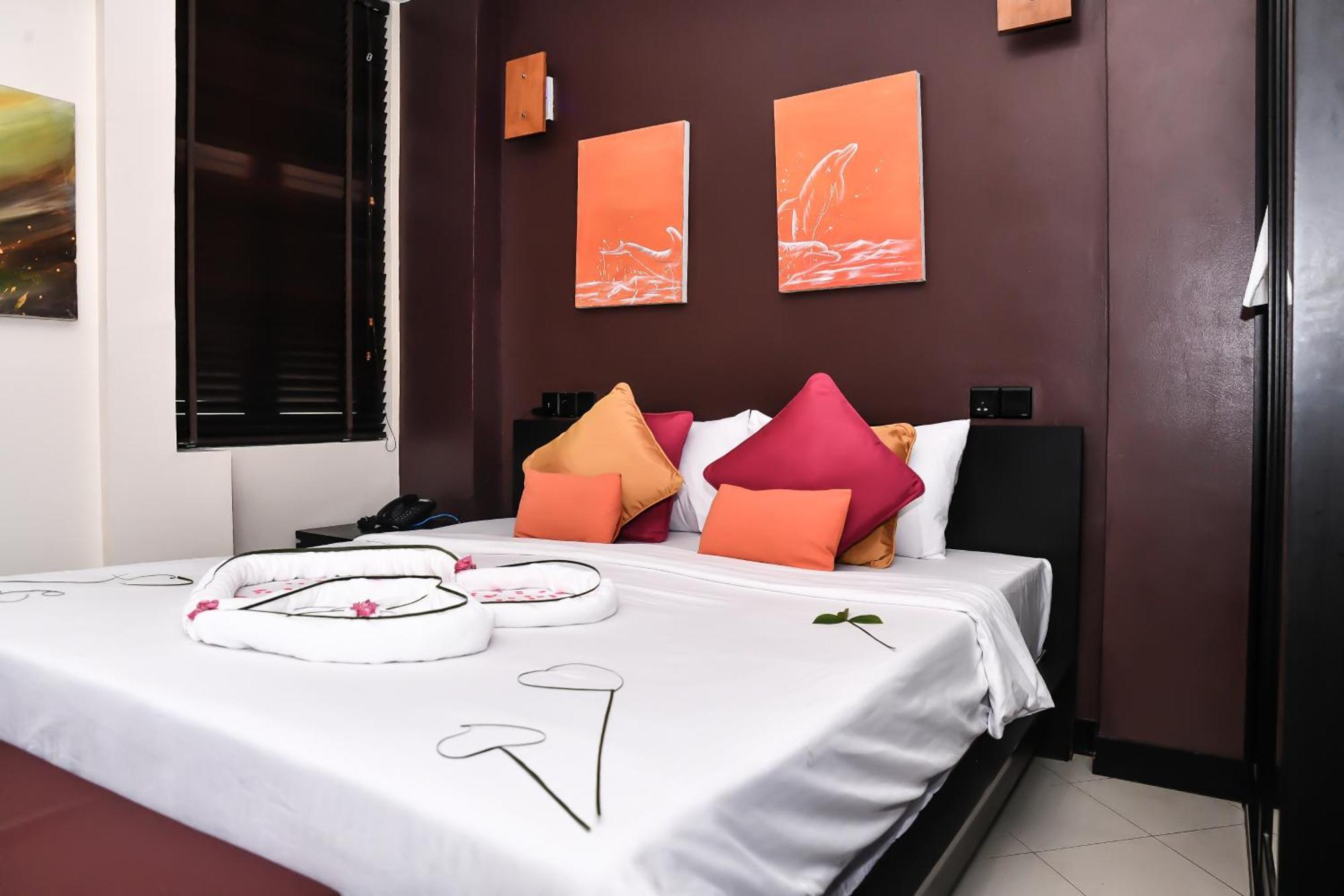 The Beehive Hotel Male Ngoại thất bức ảnh