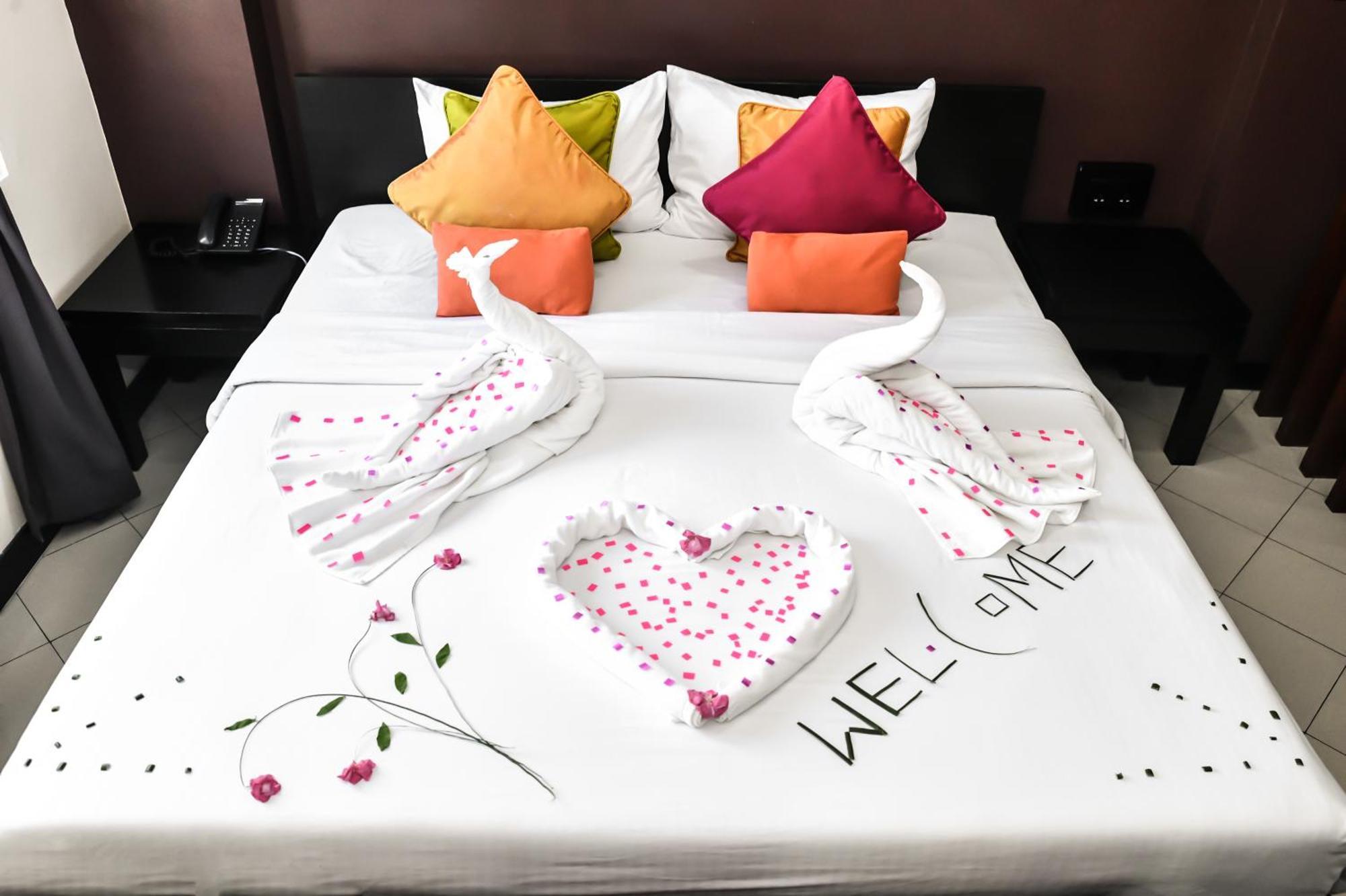 The Beehive Hotel Male Ngoại thất bức ảnh