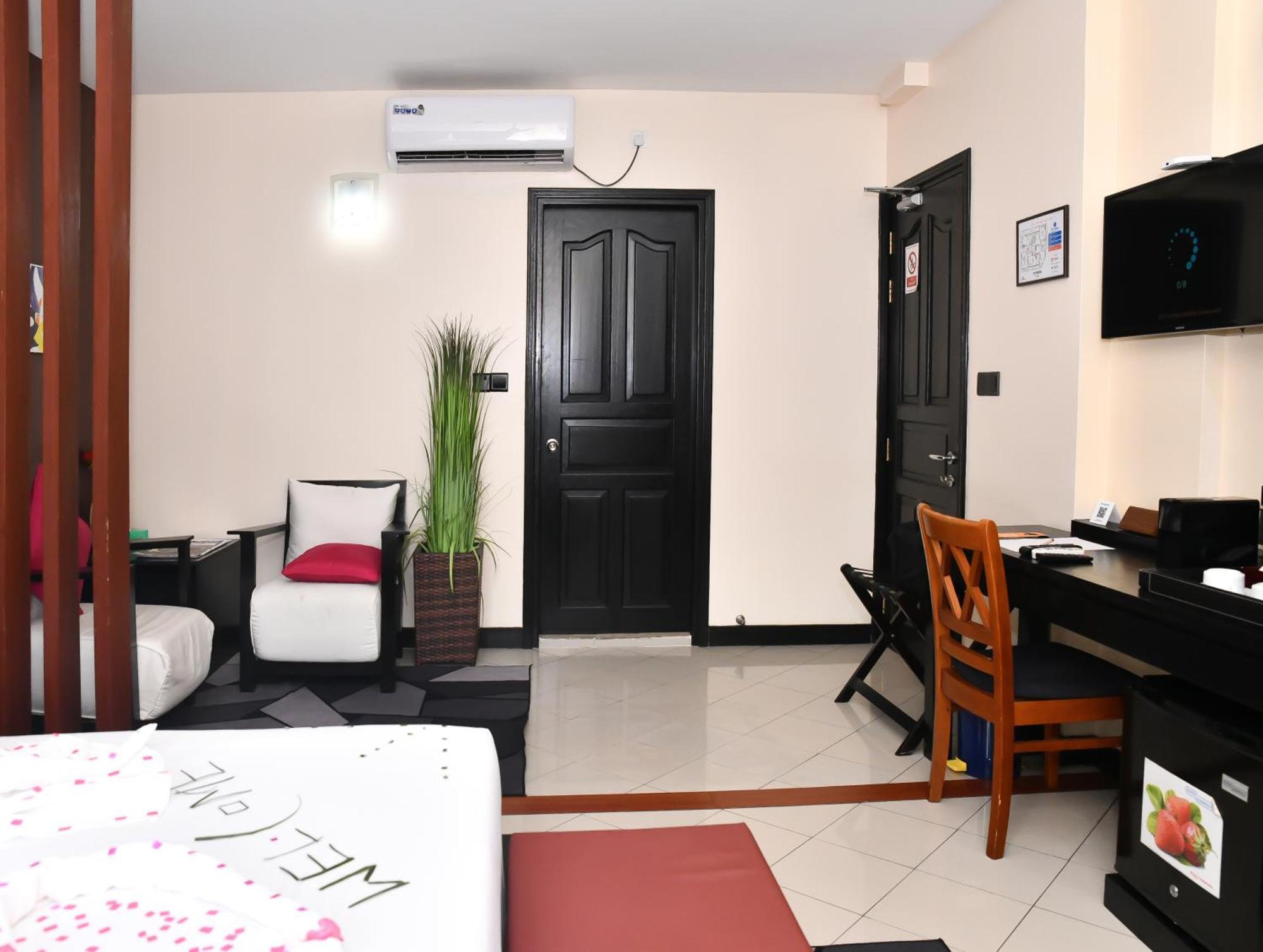 The Beehive Hotel Male Ngoại thất bức ảnh