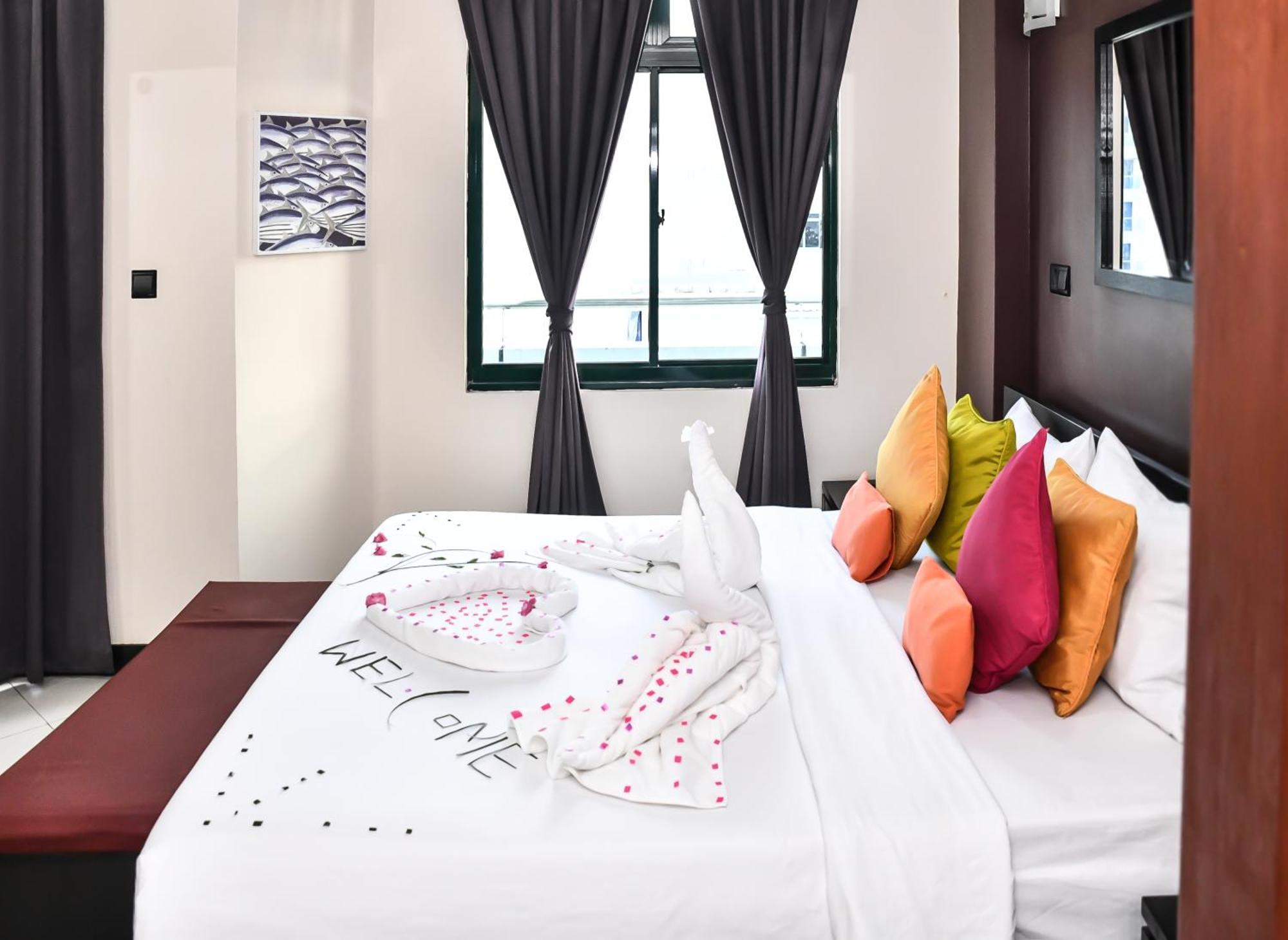 The Beehive Hotel Male Ngoại thất bức ảnh